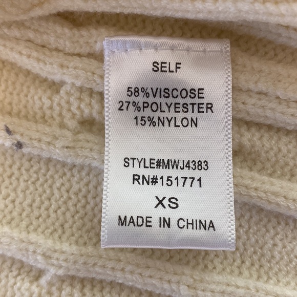 Altar’d State Cream Cable Knit Cropped Button Down Sweater Very Soft SZ XS - Picture 9 of 12